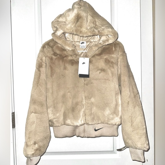 Nike Sportswear Essentials Faux Fur Jacket DD5116-013 Women Size xs - Picture 5 of 9
